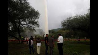 Rebrota geiser de 40 metros de altura en Michoacán [upl. by Eizeerb]