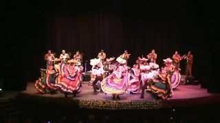 La Culebra y La Negra  Mariachi Vargas de Tecalitlán con el Ballet Folklorico del ITLP [upl. by Samella]