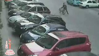 Man throws bicycle at thieves High Quality [upl. by Nulubez]