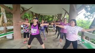 Giling gilingBy Willie Revillame zumba with the Momshies [upl. by Ahset]