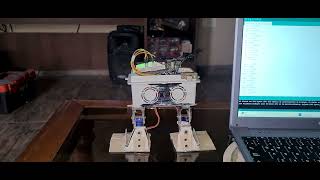 Robot bipedo casero con arduino [upl. by Fadil]