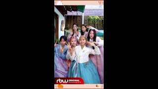 퍼플키스PURPLE KISS 7HEAVEN Relay Dance HANBOK Ver [upl. by Ymmot]