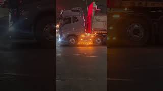 Crazy light bright semi truck [upl. by Alemac]