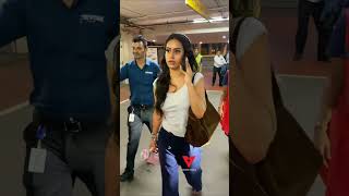 Ajay Devgan Beautiful Daughter Nysa Devgan Spotted At Mumbai Airport [upl. by Eire]