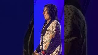 Richard Fortus Gets Flashed—and That Smirk Is Absolutely Legendary [upl. by Orual]