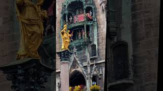 Glockenspiel am Marienplatz in München [upl. by Adnirol371]