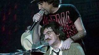 Knock knocking heavens doors  Joaquin Sabina y Charly Garcia en directo [upl. by Vilberg]