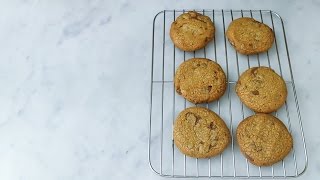 Chocolate chip cookies  recept på klassisk godsak [upl. by Yetnom]