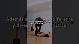 ¿Cómo ejercitar tu abdomen usando una pelota viridianayoga yoga fitball abdomen yogainspired [upl. by Aynotel]