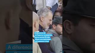 Los Reyes en Chiva aplausos y vítores a Felipe VI y Letizia en su visita por la dana shorts [upl. by Eltotsira]