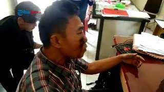 Orang yang Mengaku Wakil Nabi Ini Pecahkan Kaca Ruangan Ketua DPRD Lampung [upl. by Htaeh335]