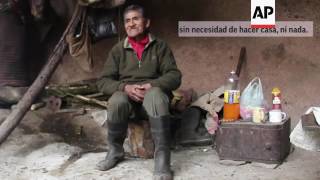 Un argentino vive desde hace 40 años en una cueva [upl. by Aisat629]