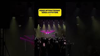 Fedez non intonatissimo durante un live trapitaliana fedez fail autotune concerto [upl. by Zeke169]