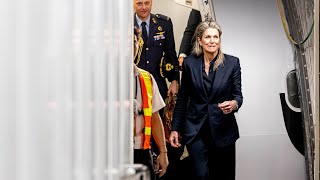 Koningin Maxima komt aan op vliegveld van Manilla Filipijnen [upl. by Aiken]