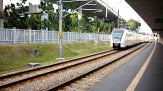 ERL KLIA Ekspres Arriving at KLIA [upl. by Dich]