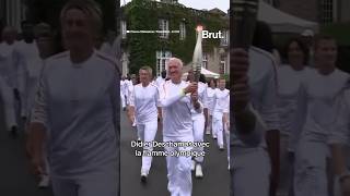 Didier Deschamps avec la flamme olympique paris2024 [upl. by Mellicent]