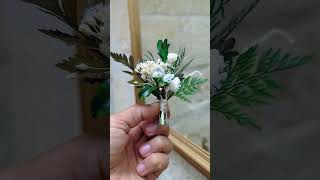 Boutonnière de marié artisanale en fleurs stabilisées aux nuances de vert et blanc Élias wedding [upl. by Quillon760]