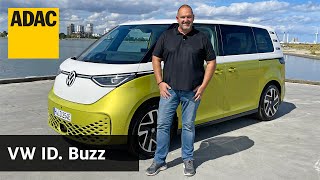 VW ID Buzz So fährt der elektrische Bulli  ADAC [upl. by Lucho]