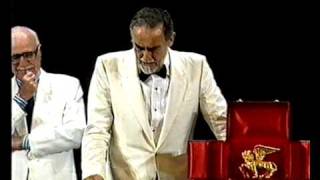 Vittorio Gassman riceve il Leone doro alla carriera  Venezia 1996 [upl. by Isyak]