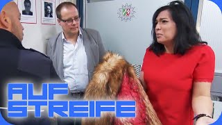 Verrückte Demonstranten ruinieren ihren Pelz  Auf Streife  SAT1 [upl. by Rafael317]