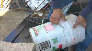 How to separate two 5 gallon buckets JUST a screwdriver NO AIR needed [upl. by Sokul464]