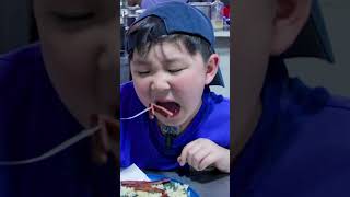 Mi niño coreano probando tacos primera vez [upl. by Leakim]