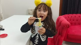 ESMA GECE NOODLES YEMEK İSTEDİ ماما جابت بيبي  جنى مقداد  طيور الجنة [upl. by Ayouqat408]