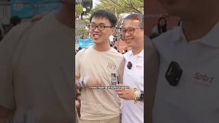 Minister Edwin Tong exchanging friendship bracelets with Swifties [upl. by Inobe]