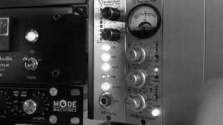 Fredenstein F602 Tube Compressor Drums break compression [upl. by Nageem]