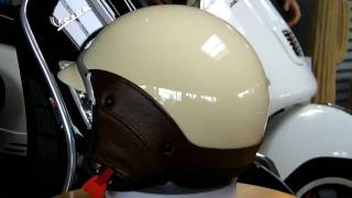 Vespa Vintage und Soft Touch Helm Bekleidung  Beige Siena [upl. by Lizabeth680]