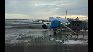 KLM 678 ECONOMY CalgaryYYC  AmsterdamSchiphol B789 [upl. by Ziana437]