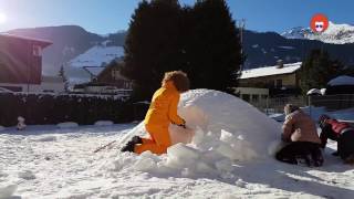 Gastein Art on Snow Mango Jerry baut Iglu  Timelapse [upl. by Lambart]