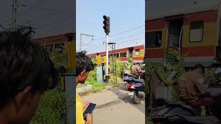 Ayodhya cant express passing through titwala fatak and khadavli shorts ayodhya express ltt [upl. by Ytineres]