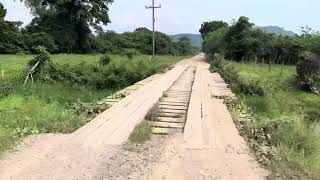 Pasando tres puentes de madera en la carretera hacia Isletas Colón [upl. by Nylkaj]