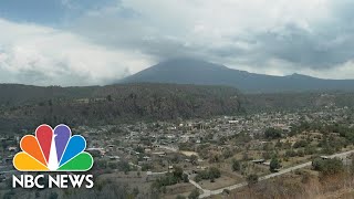 Watch Mexico’s Popocatépetl volcano spews ash gas plumes into air [upl. by Posehn]