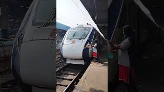 Snow Effect VandeBharatExpress Engine Glass Cleaning shortsfeed youtubeshorts views trending [upl. by Raimund688]