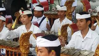 Kepiawaian anak milenial memainkan gamelan Bali [upl. by Asehr239]