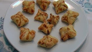 Feuilletés aux oignons confits par Mamy Monica [upl. by Seravat]