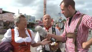 Oktoberfest styleranking zeigt euch die schönsten Dirndl und Lederhosn live von der Wiesn [upl. by Nylidnam]