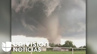 Varios tornados sueltan su furia en Estados Unidos [upl. by Aissila]