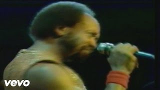 Earth Wind amp Fire  Sing a Song Live [upl. by Wat]