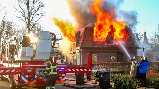 Grote uitslaande woningbrand Rading Loosdrecht 🚒🚒🚒 [upl. by Ahsilat]