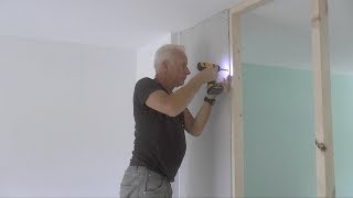 Een woning opknappen deel 2 Tussenwand met gipsplaat maken Clip [upl. by Curhan396]