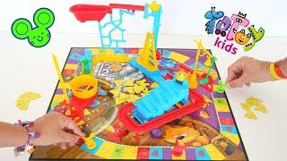 Totoykids juega a Quién agarra más Quesos🧀con el juego del Ratoncito Niños contra Niñas [upl. by Irb120]