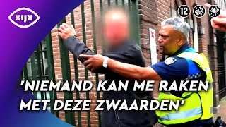 Agressieve man ZWAAIT in het rond met ZWAARDEN  Overtreders  KIJK Misdaad [upl. by Antonio]