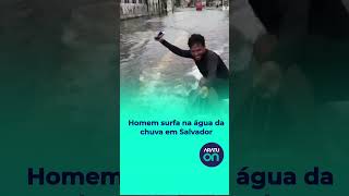 Homem surfa na água da chuva em Salvador [upl. by Shrier]