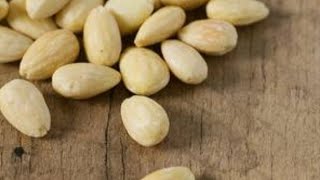 Comment emonder décortiquer des amandes  How to peel almonds [upl. by Harrad482]