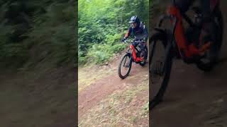 Technique Cruciale  Maintenir la Stabilité en VTT sur les Descentes Rapides mtb vtt downhill [upl. by Vada833]