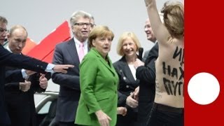 Les FEMEN face à Vladimir Poutine en Allemagne [upl. by Ayota]