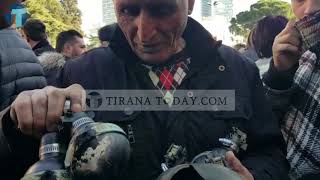 Tirana Today  Ja arsenali i bombave që policia përdori protestuesit i mbledhin si prova [upl. by Elgar]